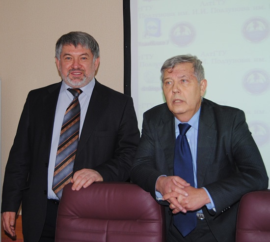 Doc22.ru Профессор Шишин и председатель Общественный палаты Алтайского края Лев Коршунов тоже работают над имиджем края. 