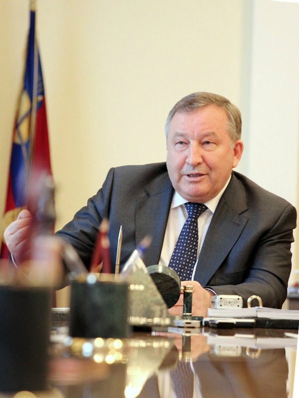 Губернатор Карлин строит в Алтайском крае «Национальную деревню».