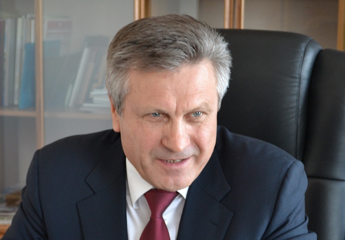 Ректор АлтГУ Сергей Землюков надеется, что общими усилиями удастся вернуть лучших алтайских абитуриентов в родные пенаты.