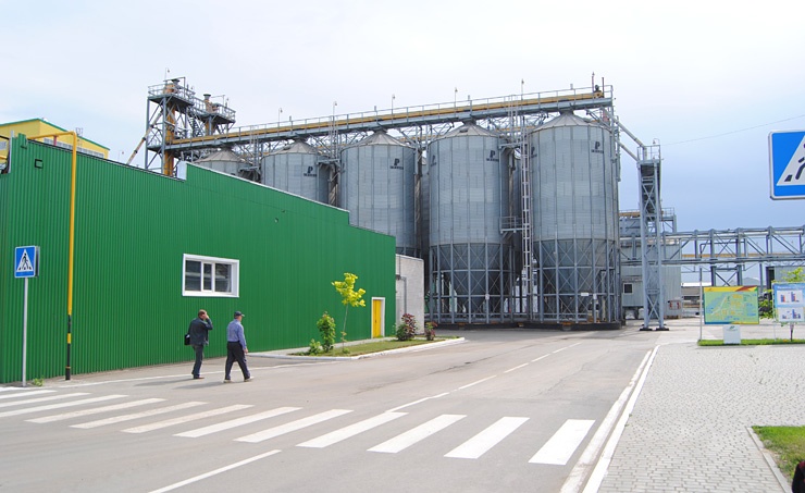 Doc22.ru Мощности ОАО «АгроСиб-Раздолье» позволяют перерабатывать 165 тысяч тонн семян масличных культур.
