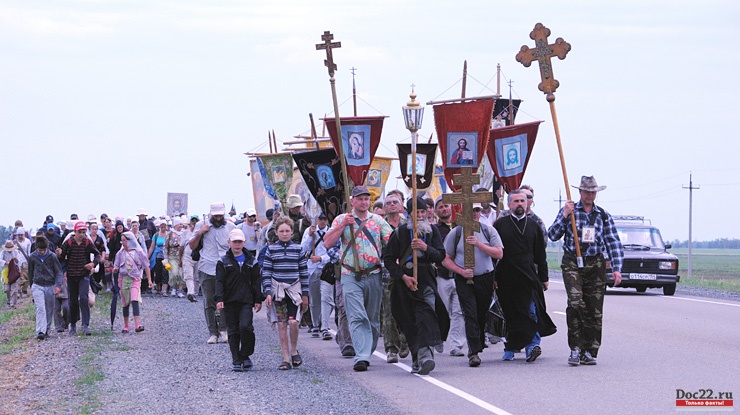Doc22.ru В Алтайском крае продолжается грандиозный крестный ход. Он стартовал 1 июля из Барнаула и завершится 6 июля в селе Коробейниково по благословению Преосвященного Сергия, епископа Барнаульского и Алтайского.