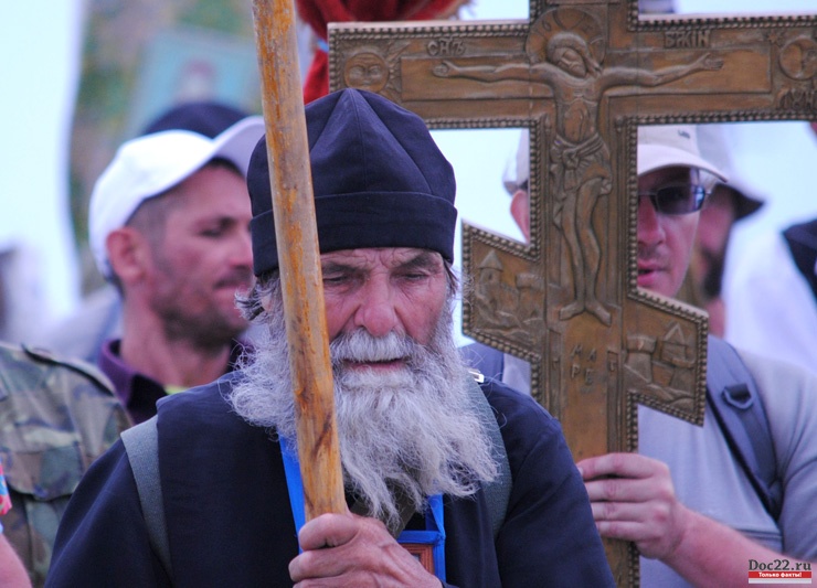 Doc22.ru В Алтайском крае продолжается грандиозный крестный ход. Он стартовал 1 июля из Барнаула и завершится 6 июля в селе Коробейниково по благословению Преосвященного Сергия, епископа Барнаульского и Алтайского.