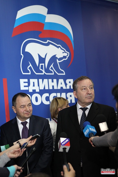 В свой актив по итогам 2014 года лидер алтайских единороссов Борис Трофимов (слева) может занести убедительную победу на выборах губернатора Карлина. Фото из архива Doc22.ru