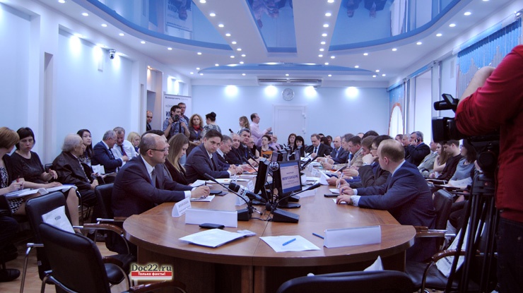Doc22.ru На совещание по импортозамещению собрался цвет алтайского бизнеса и руководители ведущих отраслей экономики. 