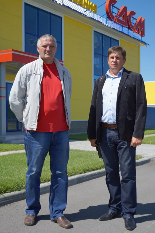 Слева направо на фото: заместитель директора ООО «СДСМ» Виктор Бацанов и директор ООО «СДСМ» Игорь Лапшин
