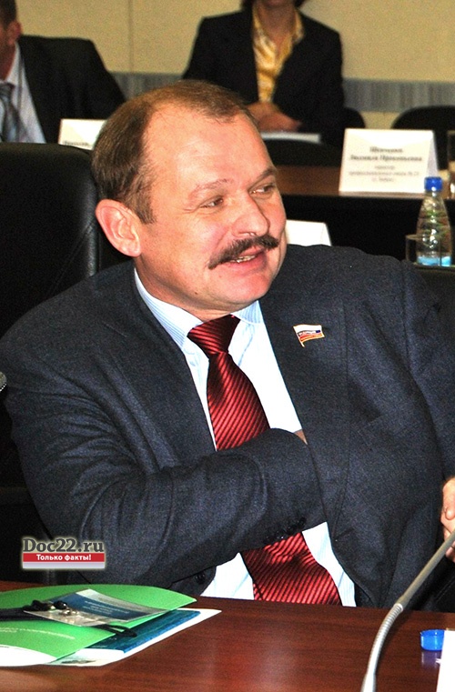 Doc22.ru У алтайского сенатора Белоусова есть серьезные аргументы в поддержку законопроекта. Фото из архива Doc22.