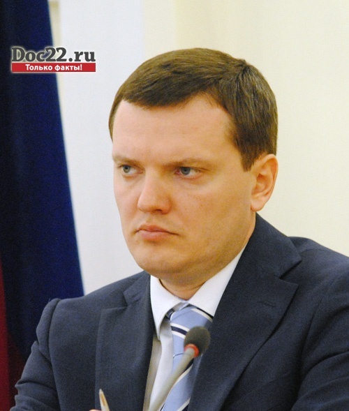Doc22.ru Даниил Бессарабов считает, что пока краевые власти выигрывают «бой с тенью».
