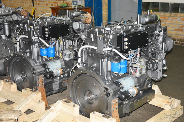 Doc22.ru Новые двигатели, готовые к отгрузке. Фото с сайта «Концерн «Тракторные заводы»