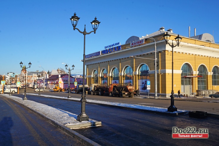 Doc22.ru Бульварную, прогулочную часть моста украшают фонари, изготовленные на Каменском металлозаводе. декабрь 2016