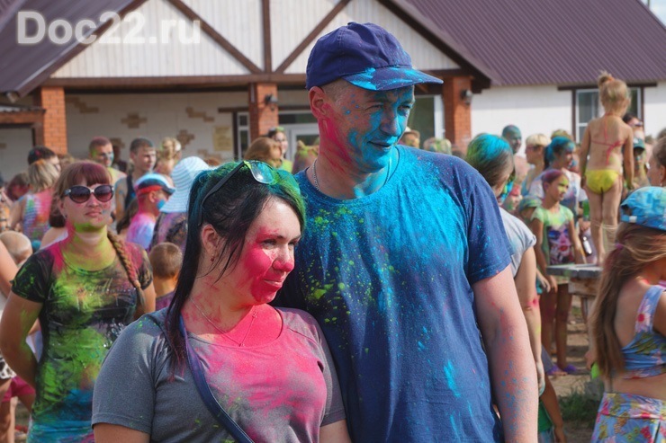 Doc22.ru Праздник красок «холи» на фестивале «На Завьяловских озерах!» захватил и детей и взрослых