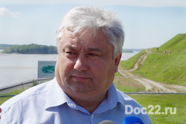 Doc22.ru Василий Мотуз: Ежегодно на содержание Нового моста из краевого бюджета выделяется порядка 20 млн рублей, мы ведем постоянный мониторинг его состояния.