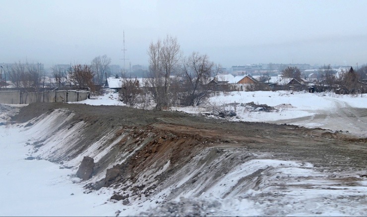 Doc22.ru Построенная в 2016 году дамба в Бийске защищает микрорайон «Зеленый клин» от наводнений. Фото пресс-службы Губернатора Алтайского края