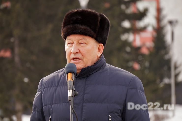 Doc22.ru Александр Карлин: На приобретение этих автомобилей для службы неотложной медпомощи из краевого бюджета направлено свыше 17 млн рублей.