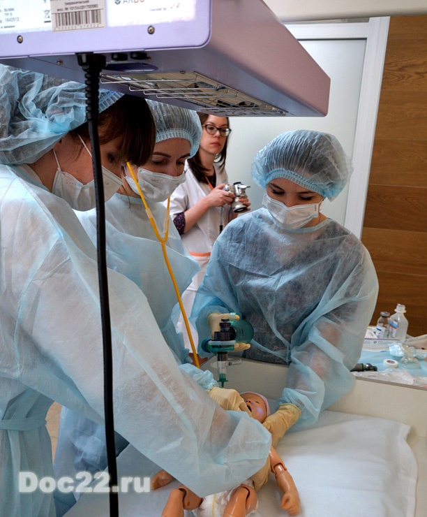 Doc22.ru В симуляционном центре «ДАРа» уже прошли обучение первые 25 врачей-акушеров.