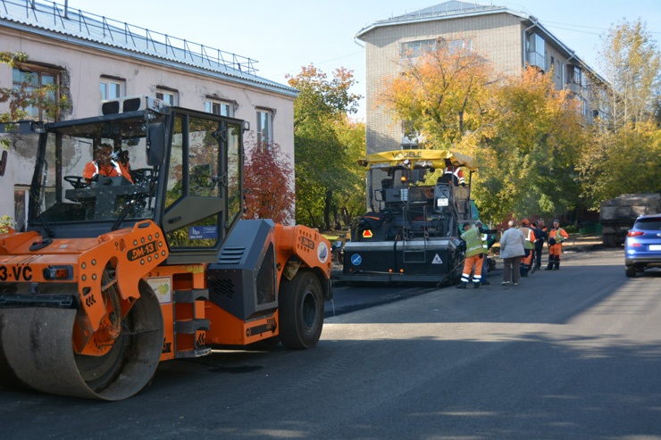 Doc22.ru В Барнауле в этом году отремонтировали 72 км дорог, установлено 2 транспортных и 9 пешеходных светофоров, 740 пешеходных ограждающих конструкций. Фото пресс-службы администрации Барнаула