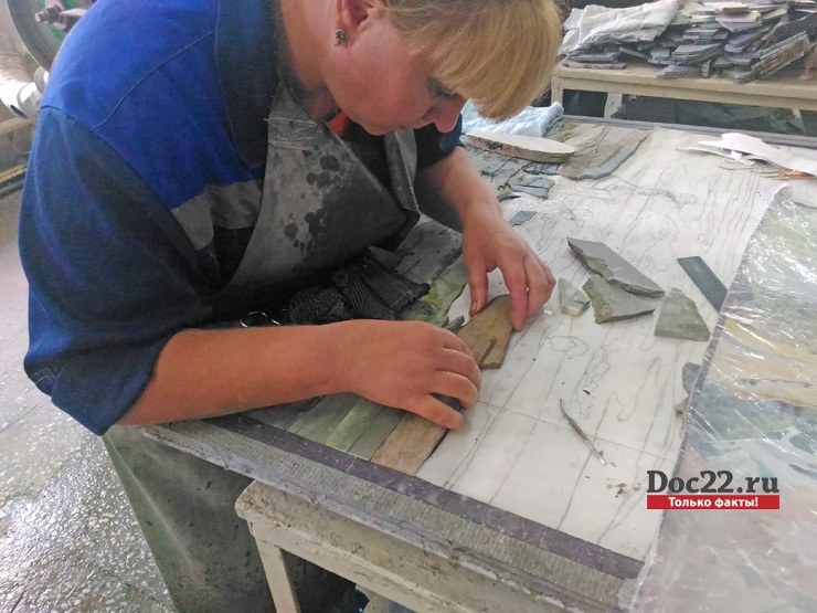 Doc22.ru Колыванский камнерезный завод занимается изготовлением мозаичных панно по индивидуальным заказам. Среди частных клиентов – в основном, жители Москвы.