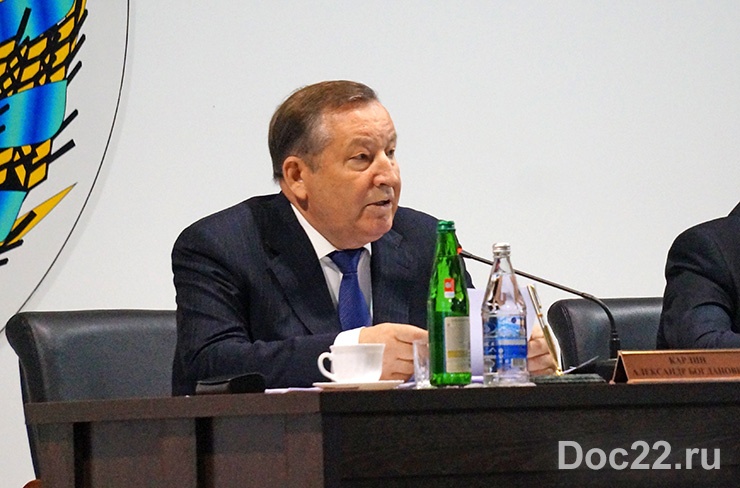 Doc22.ru Александр Карлин: Темпы роста экономики за прошедшие 10 лет составили в регионе 135,6%.