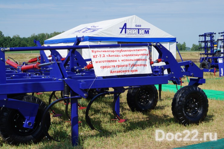 Doc22.ru На агрофоруме «День сибирского поля-2017» были представлены и образцы алтайской техники, изготовленные при поддержке губернаторского гранта