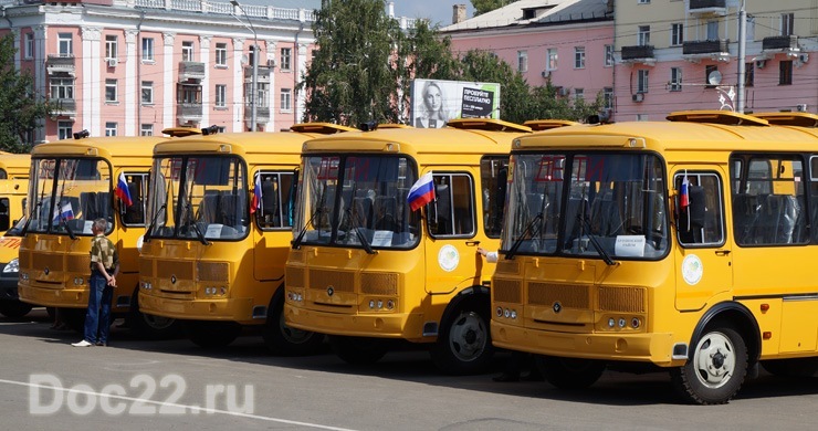 Doc22.ru 23 новых школьных автобуса отправились в 20 муниципалитетов Алтайского края.