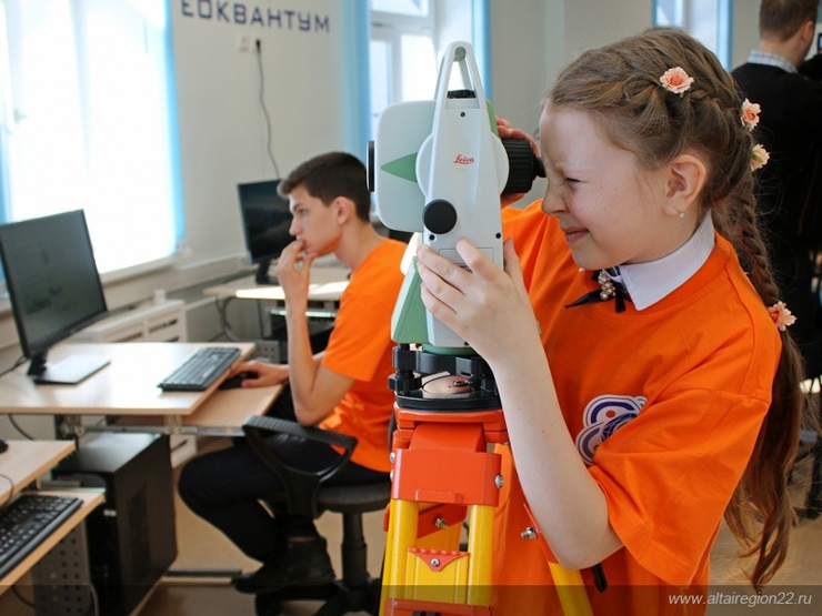 Doc22.ru В 2017 году число детей, занимающихся в учреждениях дополнительного образования, в Алтайском крае увеличилось более чем на четверть. Фото пресс-службы Губернатора Алтайского края.